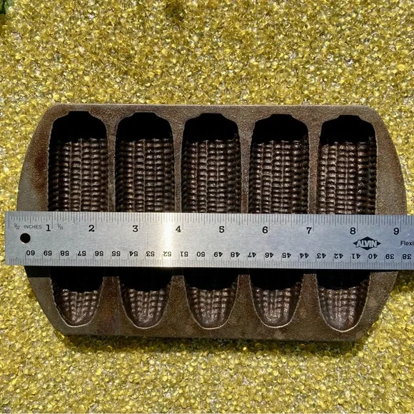 Cast Iron Cornbread Pan - Picture 9 of 10